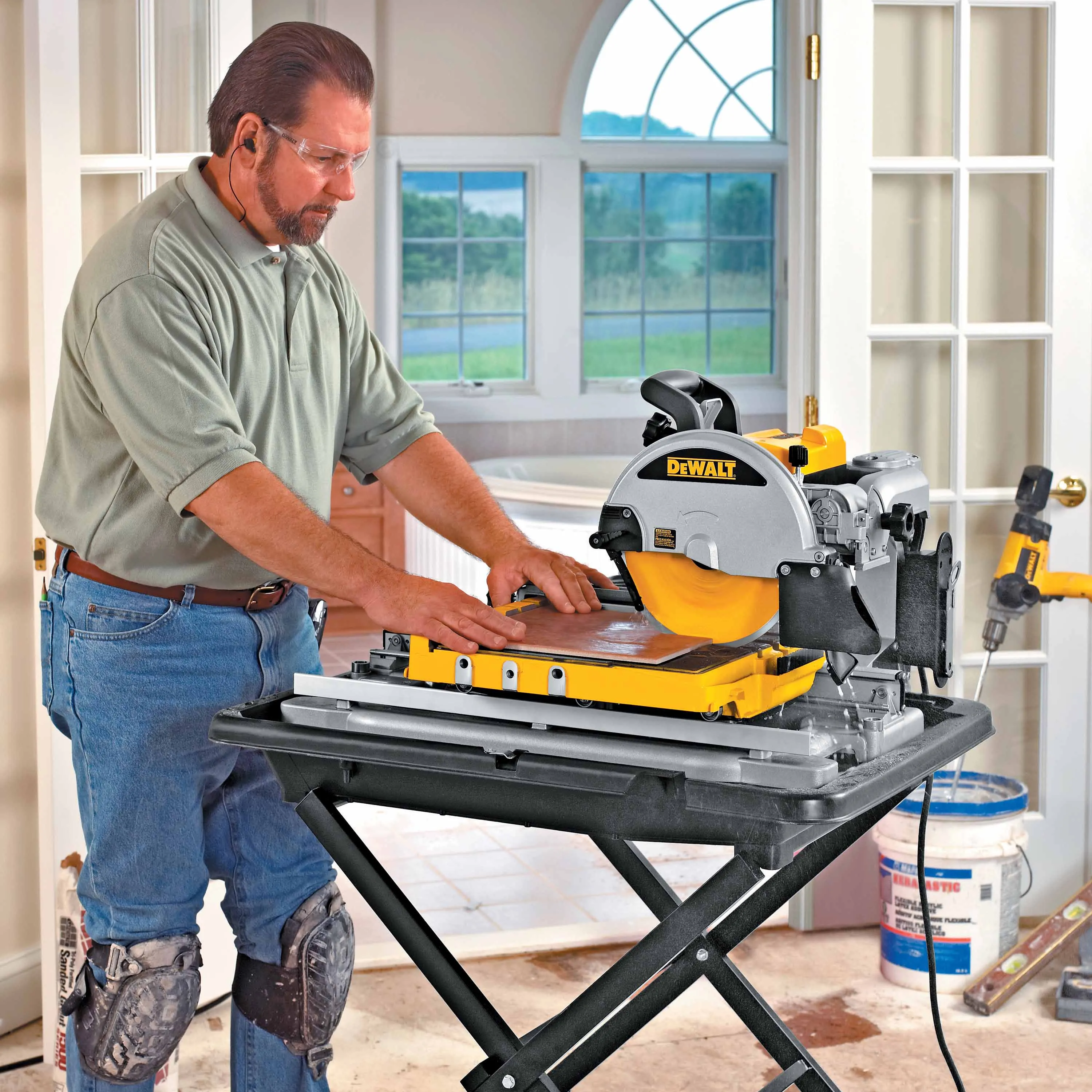 DeWalt D24000 Heavy-Duty 10" Wet Tile Saw