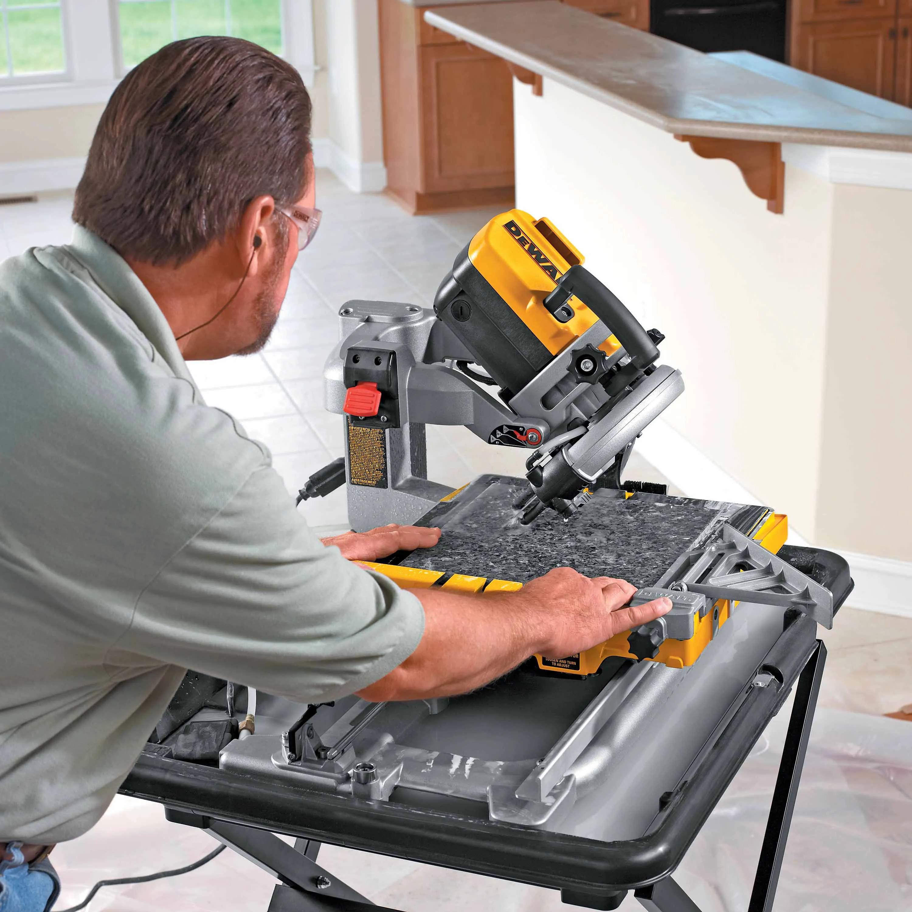 DeWalt D24000 Heavy-Duty 10" Wet Tile Saw
