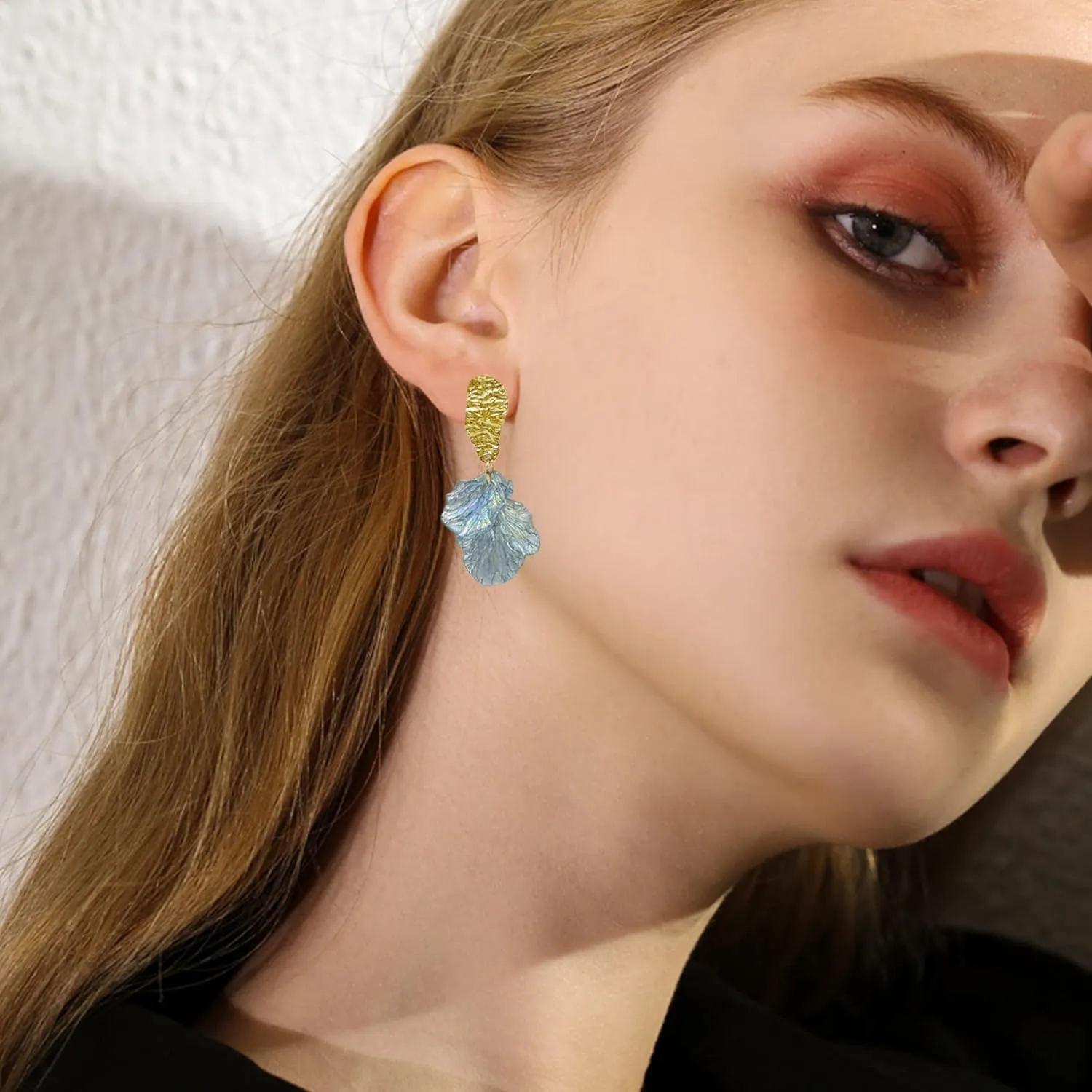 White Rose Petal Dangle Earrings for Women Acrylic Long Drop Floral Tassel Earrings Statement Exaggerated Tiered Resin Flower Earrings for Wedding