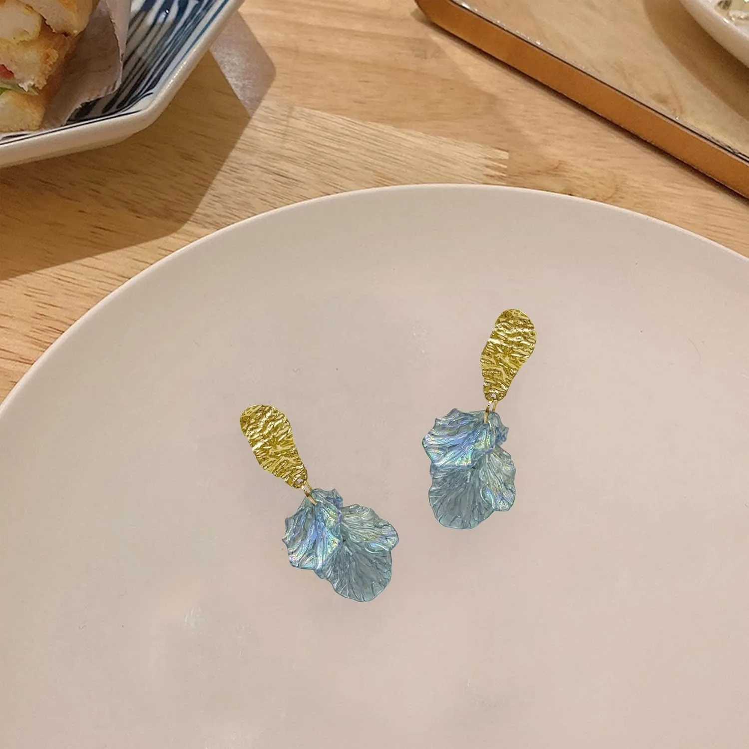 White Rose Petal Dangle Earrings for Women Acrylic Long Drop Floral Tassel Earrings Statement Exaggerated Tiered Resin Flower Earrings for Wedding